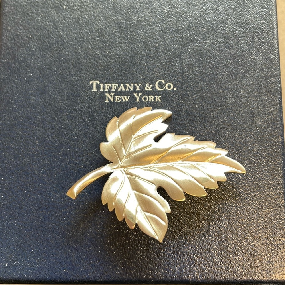 Tiffany & Co Estate Leaf Brooch Pin Sterling Silver 7 Grams TIF300 with box